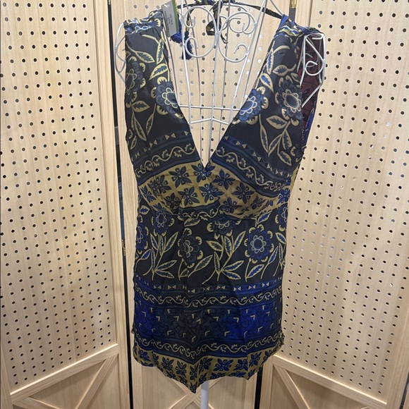 Karma Highway Floral Patterned backless  Top NWOT - Picture 1 of 4